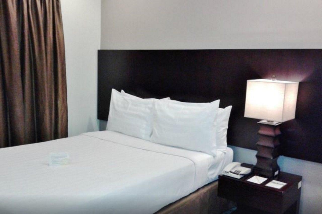 Alpa City Suites Hotel Cebu Exterior photo